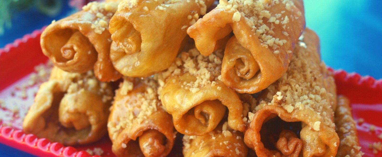 Greek,Diples,,Christmas,Homemade,Diples,Drizzled,With,Syrup,And,Sprinkled